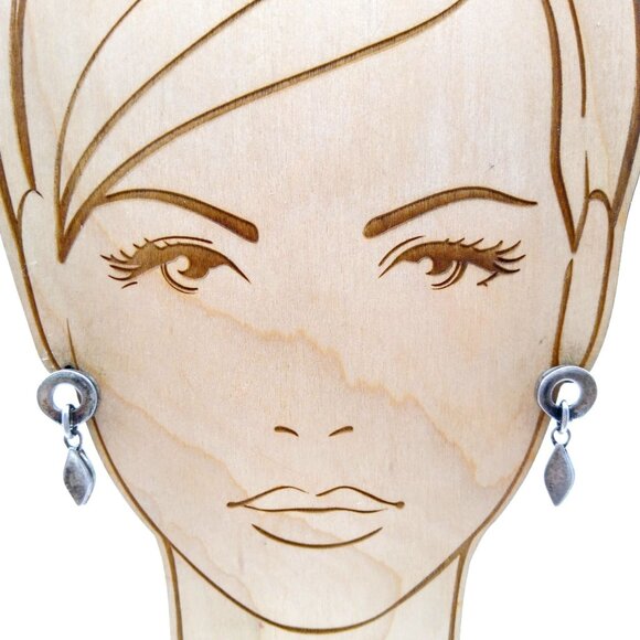 Vintage Dangling Silver Tone Earrings With Leaf Design - Picture 1 of 4